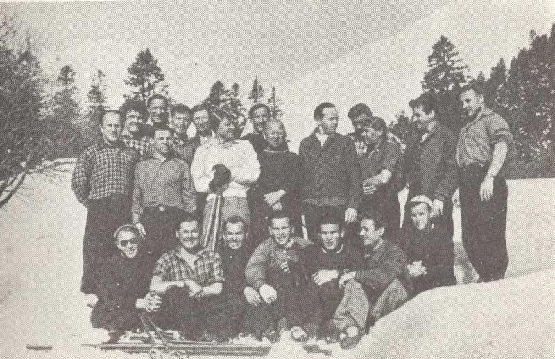 Советская команда высотников во главе с Е. А. Белецким, готовящаяся к экспедиции на Музтаг-Ата. Кавказ, 1956 г.