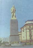 Памятник В. И. Ленину на Октябрьской площади в Норильске